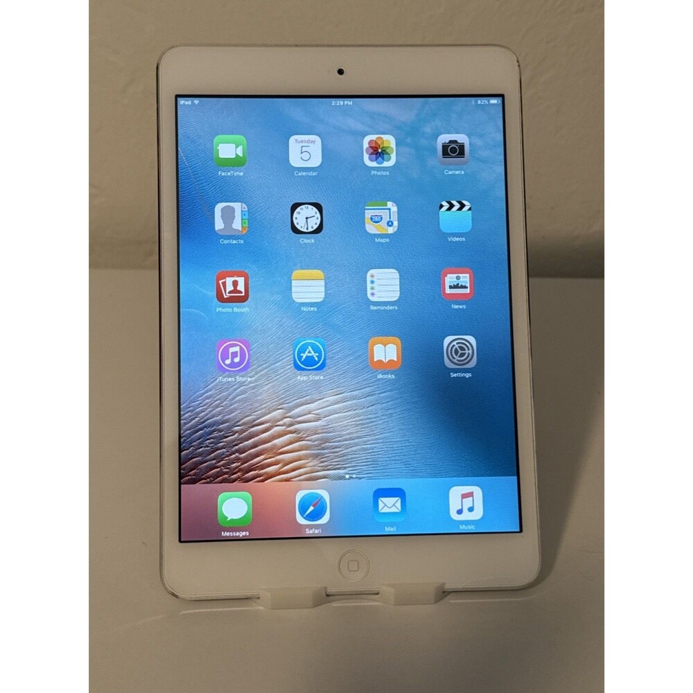 Apple iPad mini 1st Gen. 16GB, Wi-Fi, 7.9in - White & Silver MD531LL/A CRKGLS